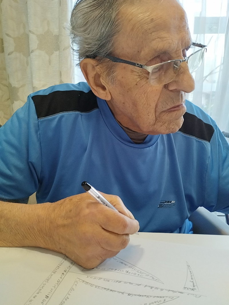 Les résidents s'investissent dans le Printemps des Poètes : une explosion de créativité avec les calligrammes.